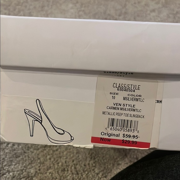 Elegant Silver Peep-Toe Heels - Picture 3 of 4